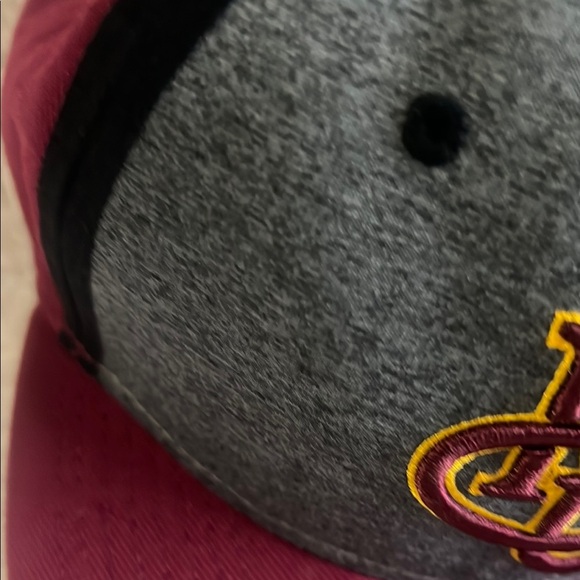 Nike Gray and‎ Red Snapback Hat - Picture 13 of 15